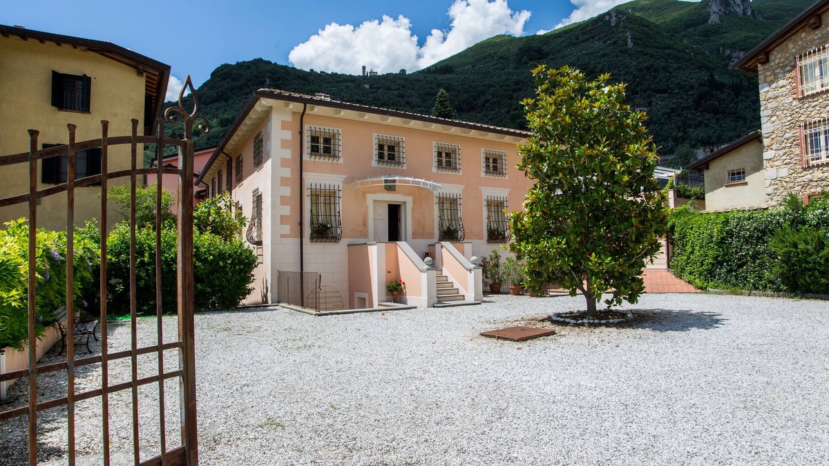 Camaiore Villa | Pool Villa in Tuscany. 10 bedrooms A/C Wi-fi Garage - Villa Melangola