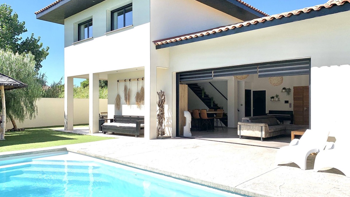 Cap d'Agde Villa | Pool Villa Near Beach