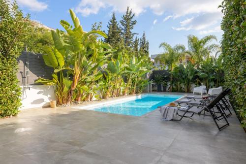 Voula Apartment | Pool Voula Apartment close to Kavouri Beach by Cielo Homes