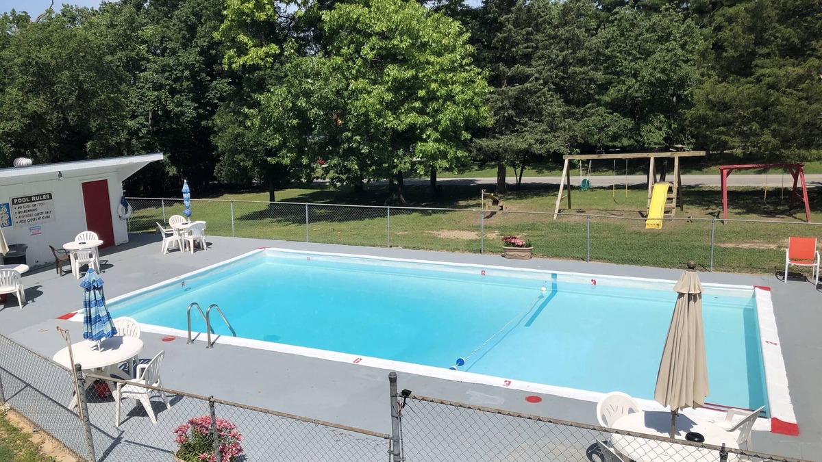 Indian Point Apartment | Poolside 2nd floor Studio 115