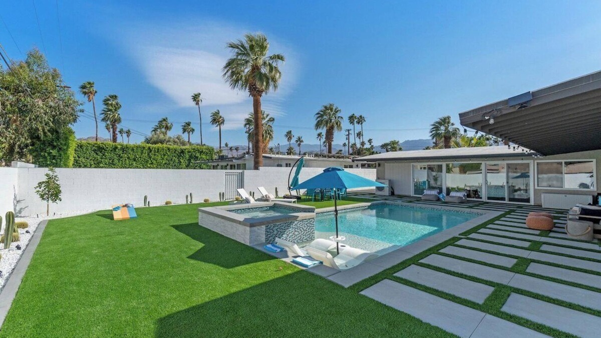 Palm Desert House | Poolside at Panorama - Walk to El Paseo