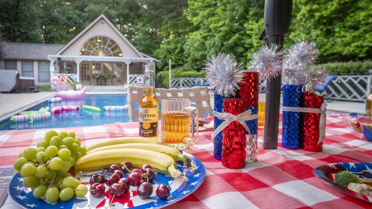 Helen Cabin | Poolside Escape - Luxurious Home w/Private Pool/Hot Tub & Game Room in Downtown