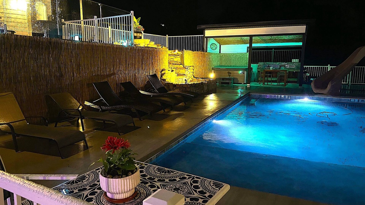 Indian Point Villa | Poolside King Villa 3-Min to SDC, Hot Tub, Waterfalls, Rain Shower Master Bath!