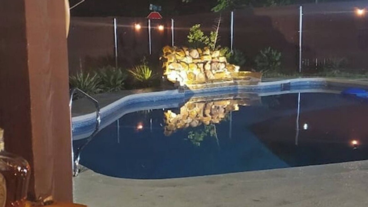 Grand Prairie House | Poolside Oasis. 13 Beds Bar Celebration Station!n