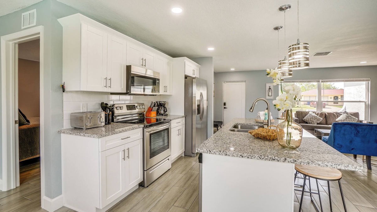 Regency Park House | Poolside Paradise: Port Richey Retreat w/ Patio!