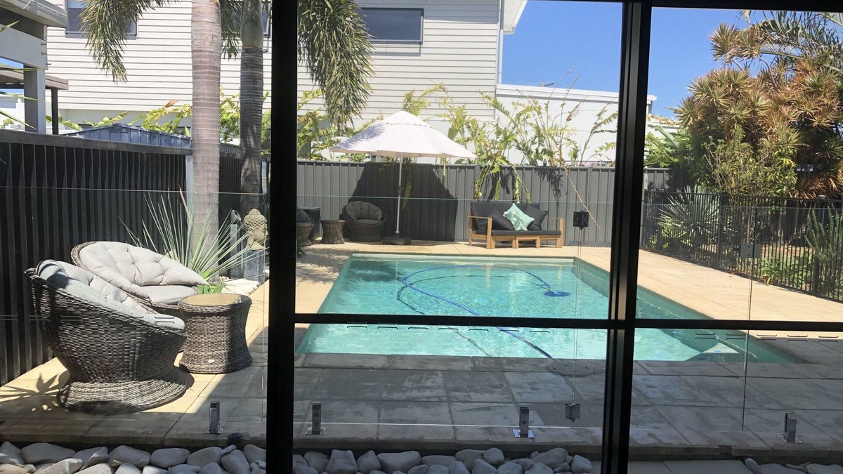 Buddina Apartment | Poolside self contained unit walk to beach