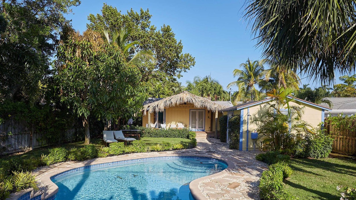 South Palm Park Neighborhood Association Villa | Poolside Villa & Cottage w/3b/3ba, Steps 2 Water