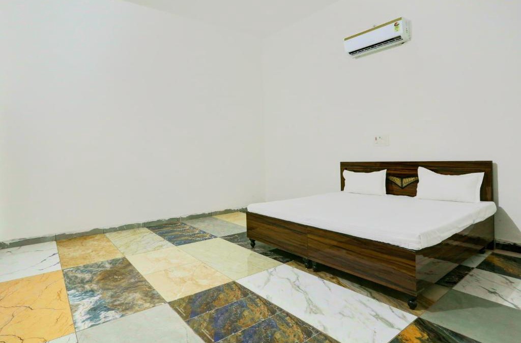 Aligarh Hotel | POP 81417K Hotel Blue Heaven
