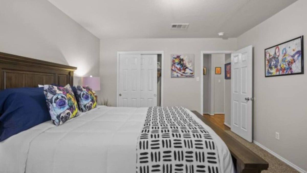 Temple Apartment | Pop Art Extravaganza @ SPG Europa in Temple TX