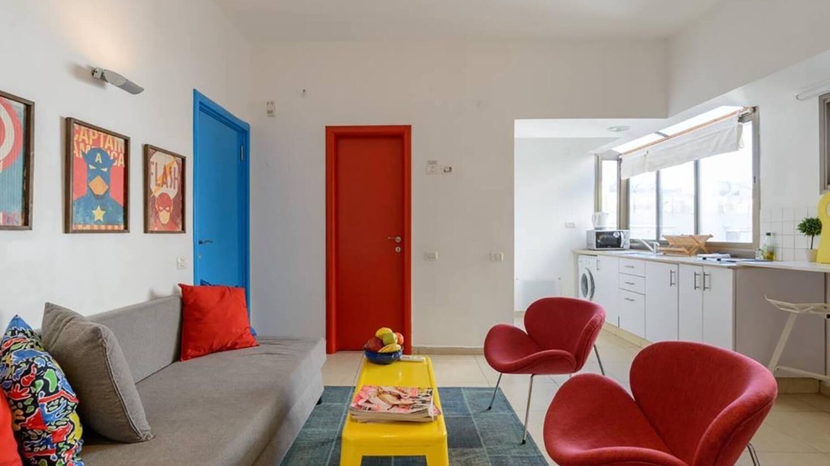 Old North Apartment | Pop art spacious apartment on ben yehuda