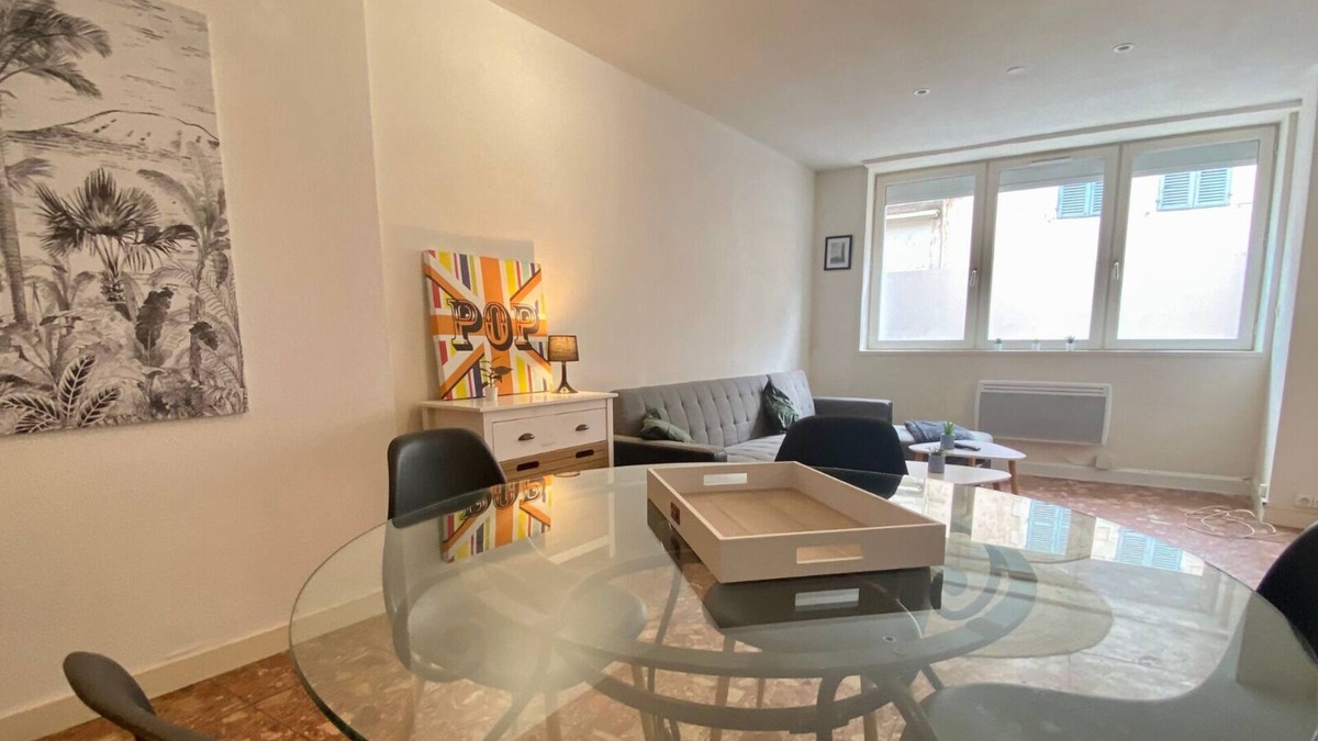 Nevers Apartment | Pop Boulevard