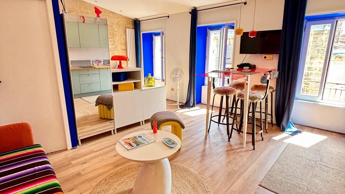Saint-Michel Apartment | Pop’appart Bordeaux – A Colorful and Bright Haven in the Heart of the City