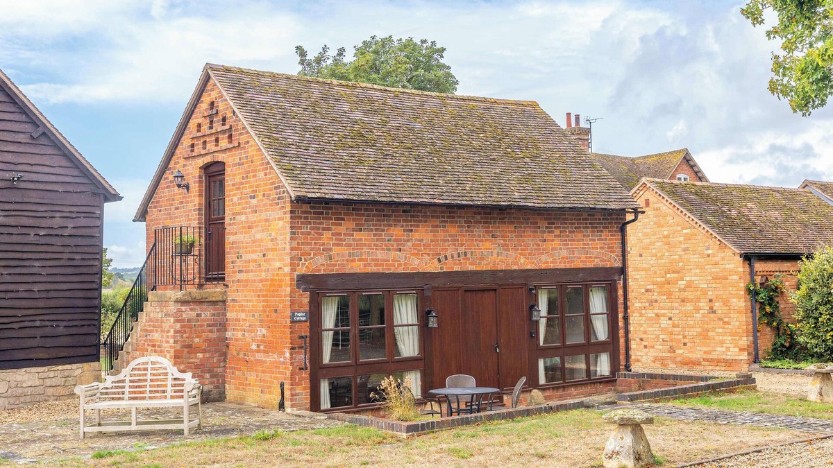 Mangotsfield House | Poplar Cottage - Historic Barn in Dumbleton