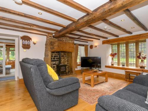 Farsley House | Poplar Farm House - Book Your Spring Summer Events Pass The Keys