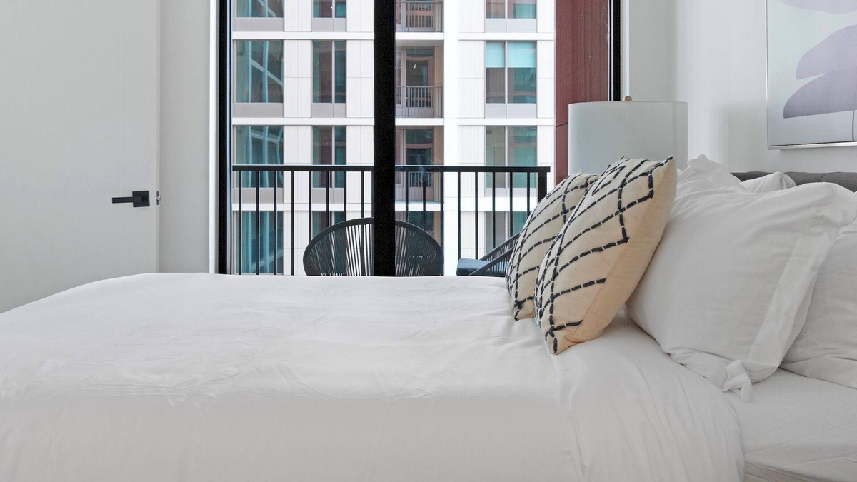 Southwest Apartment | PoplarHouse 1BD 2 - One Bedroom Apartment, Sleeps 2