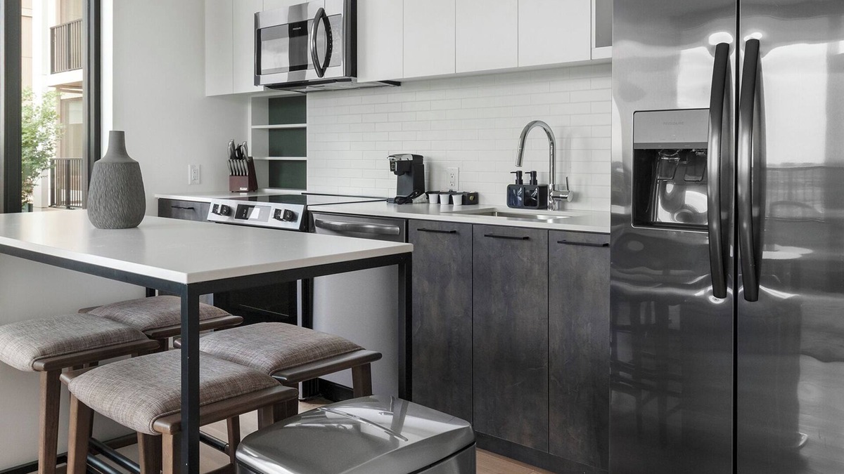 Southwest Apartment | PoplarHouse 2BD 3 - Two Bedroom Apartment, Sleeps 4