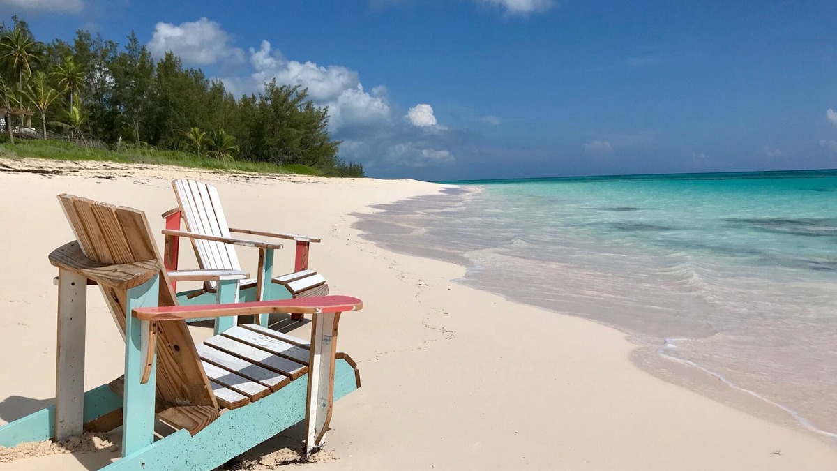 North Palmetto Point Cottage | Poponi Cottage on pink sand Beachfront Estate