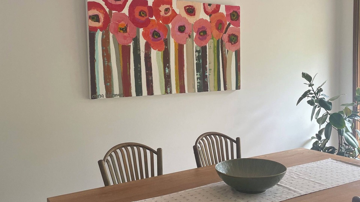 Clunes House | Poppies@Clunes nCentrally located 80s-style home Cosy, comfortable & relaxing !