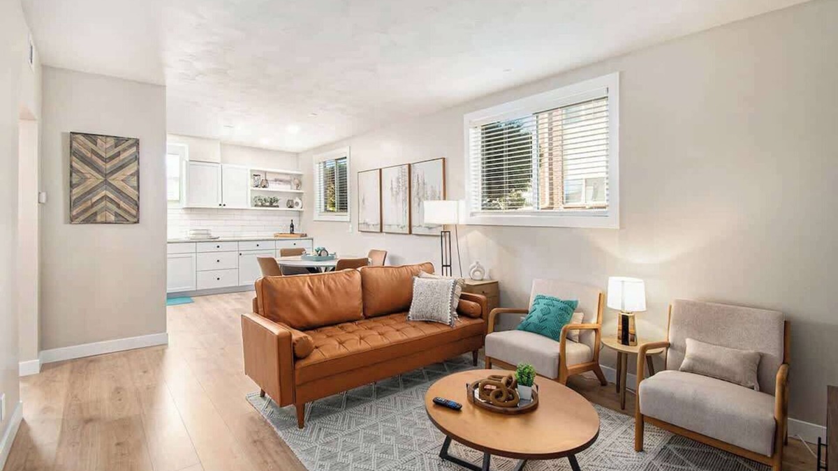 Aksarben - Elmwood Park Apartment | Poppleton Place - Central Omaha, Zoo, CHI Nearby
