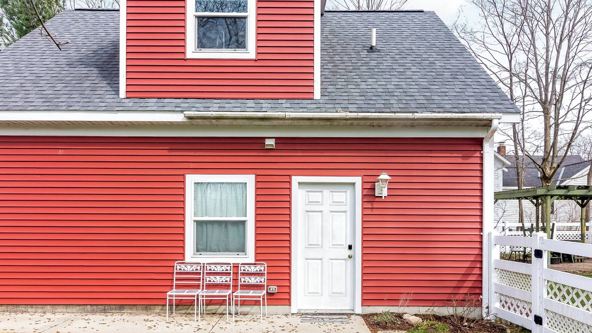 Douglas Apartment | Poppy Cottage Bright 1BR Apartment in Douglas