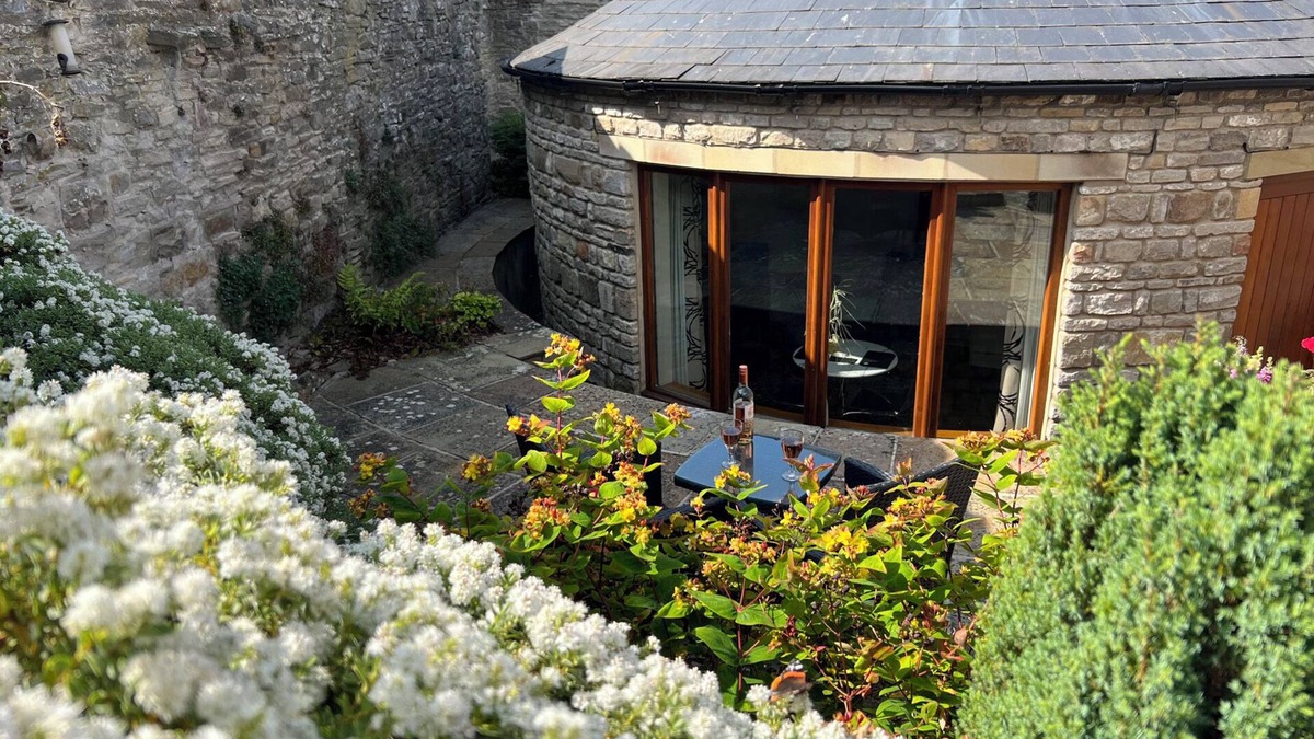 Middleham Cottage | POPPY'S FOOTPRINT, romantic, with a garden in Middleham