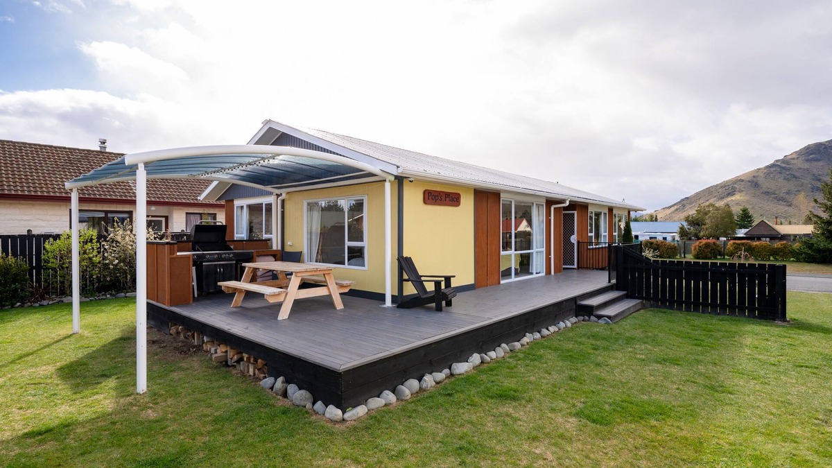 Omarama House | Pops Place - Omarama Holiday Home