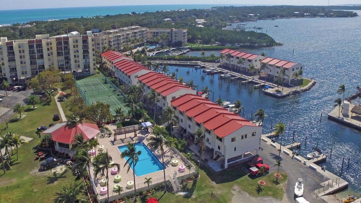 Tavernier House | POPULAR BAYFRONT Townhouse Futura Yacht Club, Pool, Dockage