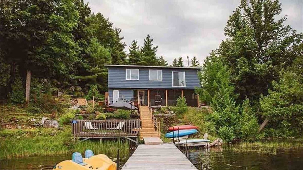 Lanark Highlands Cottage | Por Do Sol - Four Bedroom Cottage, Sleeps 12