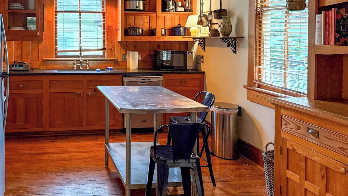 Beauregard Town Historic District House | Porch Swing & City Lights! Cozy home near LSU and Downtown