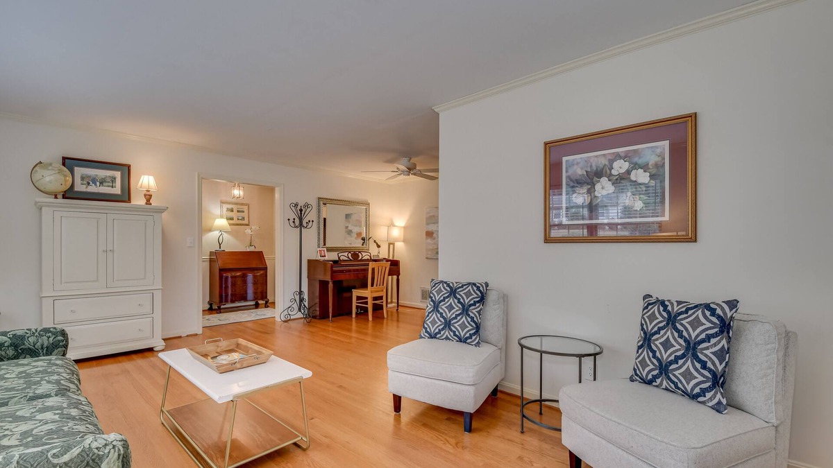 Augusta House | Porch Time - Cozy and Spacious 4 BD/2BA