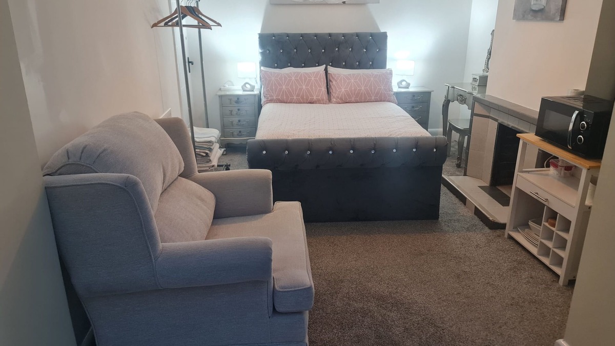 Fareham House | Porcupine Cave : Ensuite/self check in/private entrance/private parking.