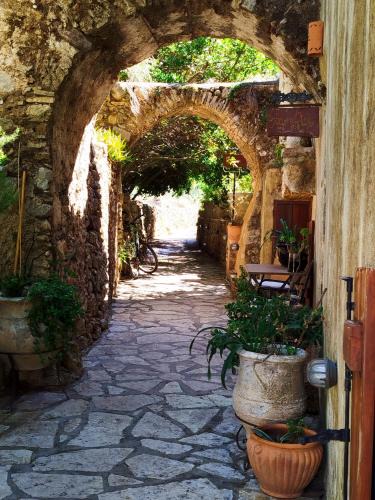 Milopotamos Apartment | Porfyrousa Traditional Hotel