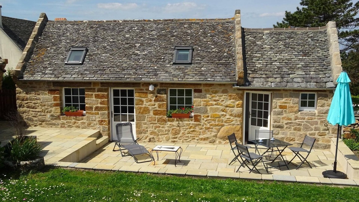 Plougasnou House | Port-Blanc Beach Cottage in Plougasnou