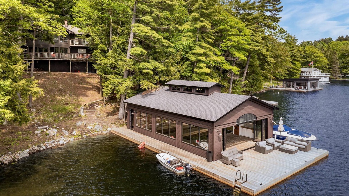 Muskoka Lakes Cottage | Port Carling 6 bedroom! 4 kayaks, Lily Pad, Sun All-Day + Sunsets! Sandy Entry!