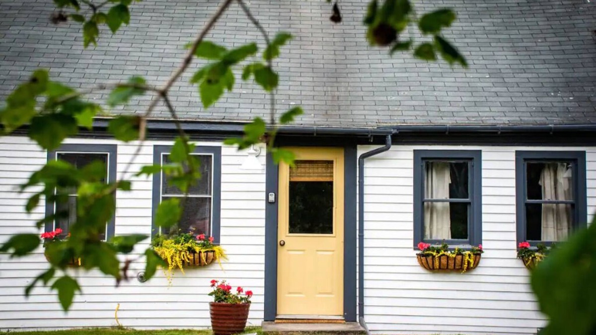 Port Clyde Cottage | Port Clyde! Walk to lighthouse, village, and beach