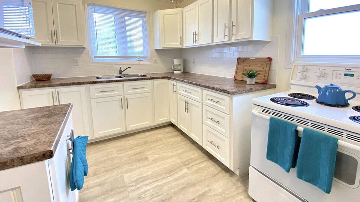 Port Elgin House | Port Elgin - 388 Green - situated conveniently between downtown and the beach.