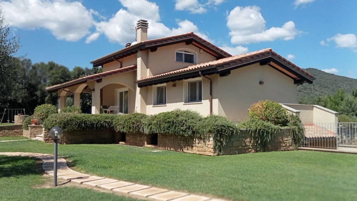 Castiglione della Pescaia Villa | Portion of villa with large garden and beautiful barbecue area 5 minutes from the sea