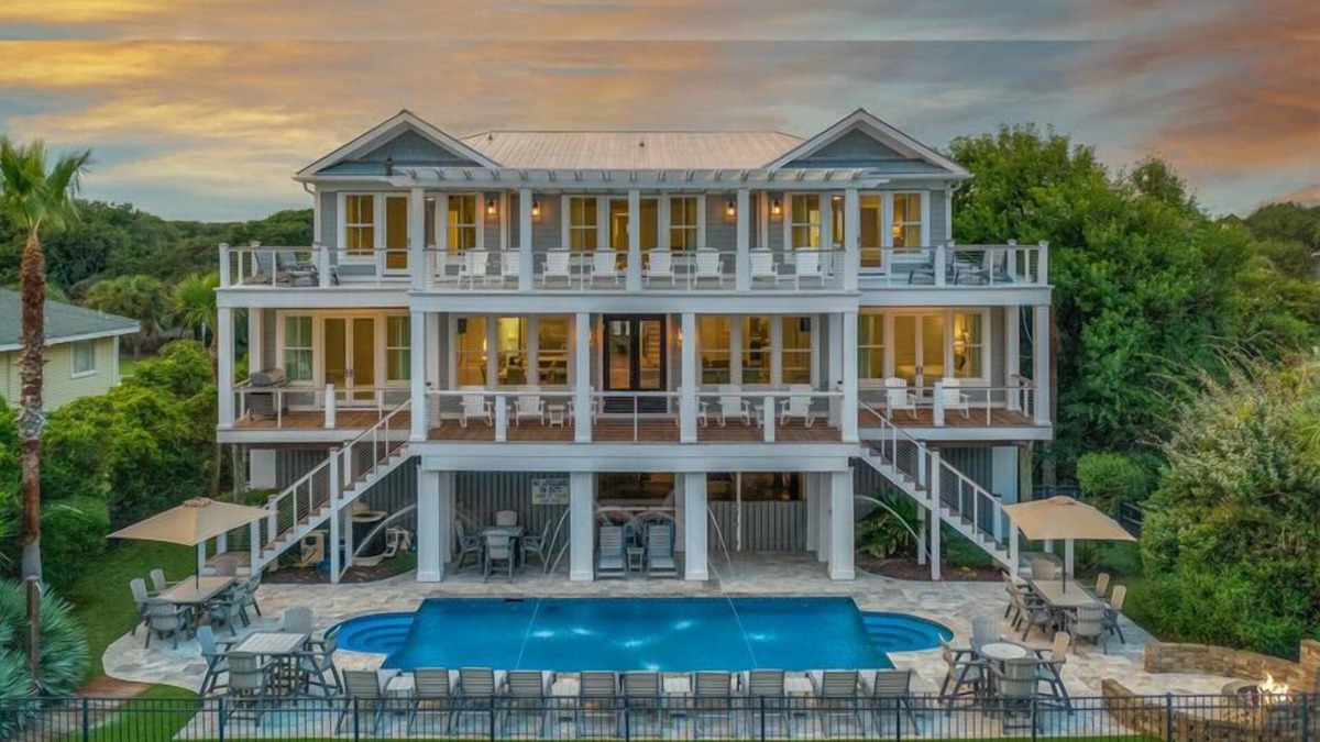 Isle of Palms House | Port of Call on Isle of Palms ~ OCEAN FRONT, Pool, boardwalk, putting green