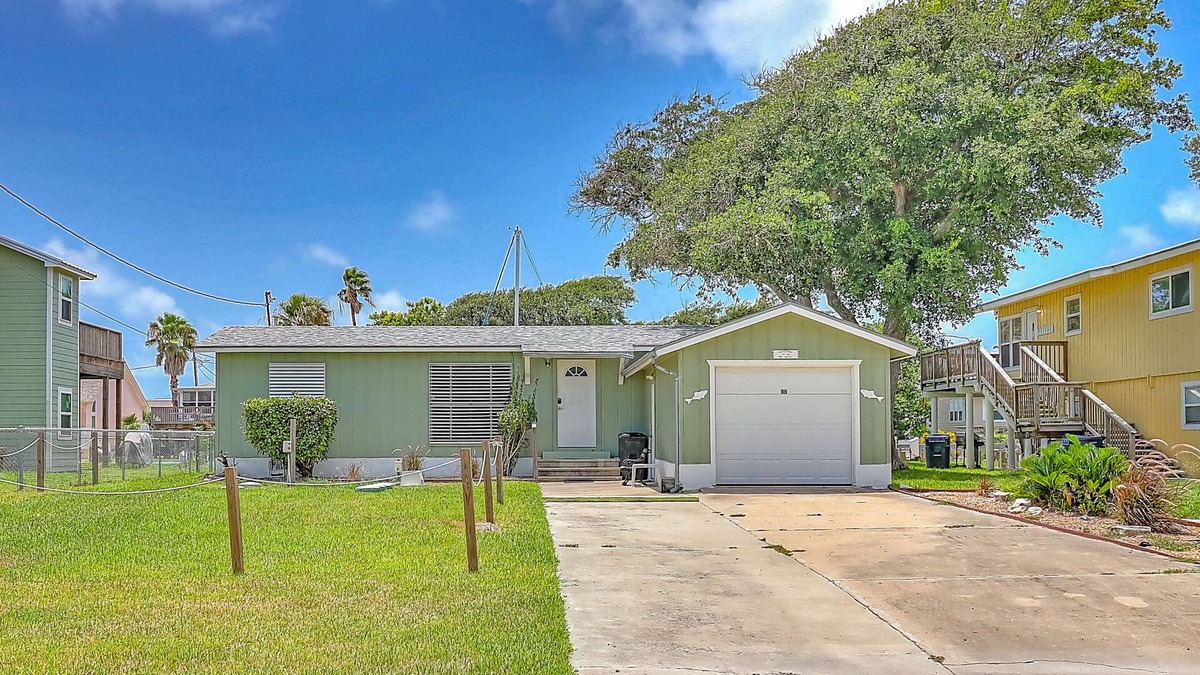 Palm Harbor House | Port Paradise | Snowbird-friendly house in Rockport with water views