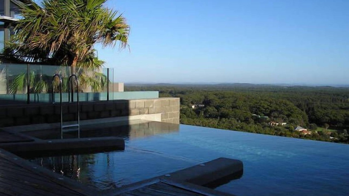 Boat Harbour Apartment | Port Stephens coastal beach & views- 400 m to beach