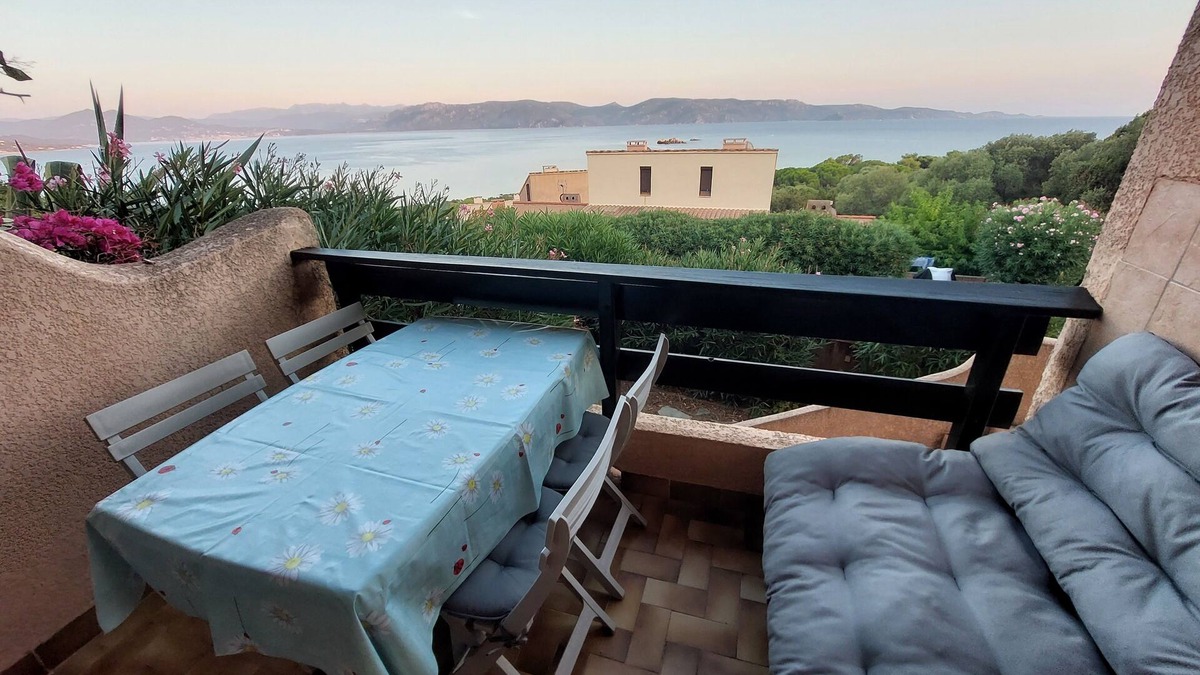 Porto Pollo Apartment | Porto Pollo, 30m2 fully-equipped apartment, air-conditioning, magnificent sea view over Golfe du Valinco