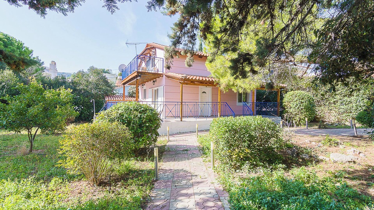 Markopoulo Mesogaias House | Porto Rafti Family 4BD Maisonette with Garden
