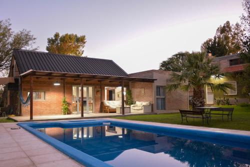 San Rafael Bed & Breakfast | POSADA ROSSINA Habitaciones con baño privado y ambientes compartidos