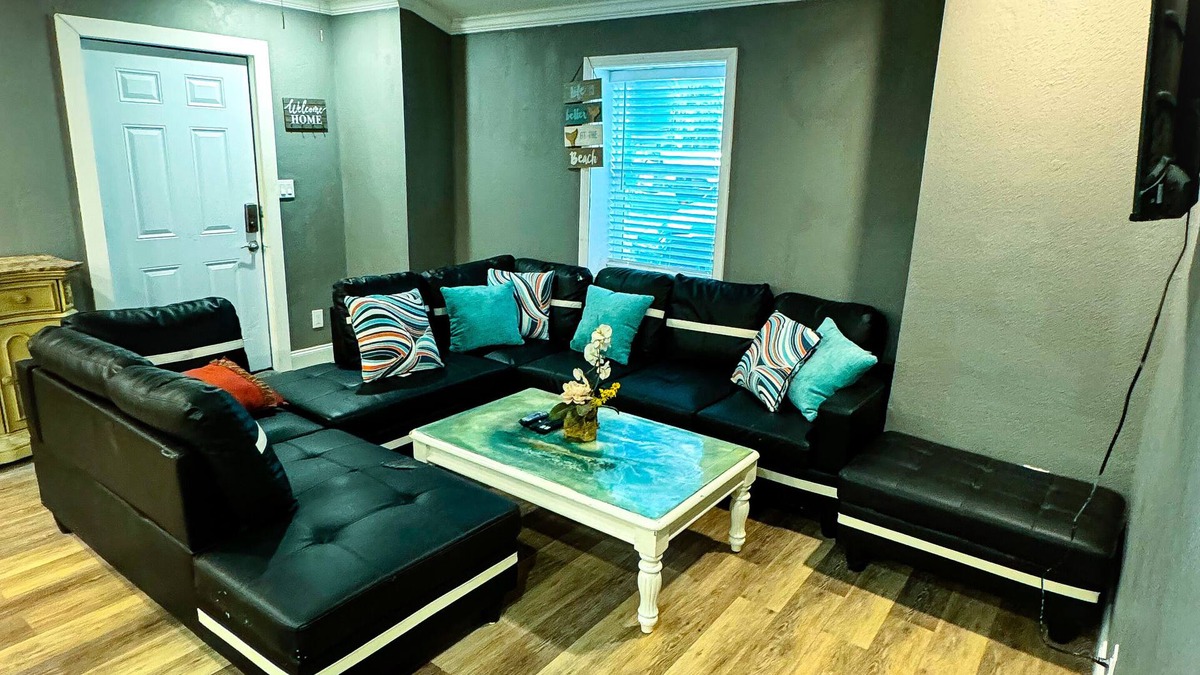 Fort Walton Beach House | Posh 3 br 1 ba one block from downtown fort Walton near beach bases and shops