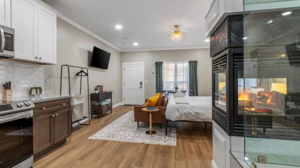 Amador City Hotel | Posh Hillside Suite with Pool & Hot Tub
