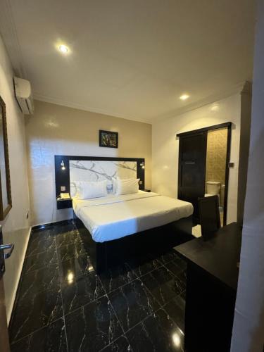 Ojodu Hotel | Posh Hotel and Suites Ikeja