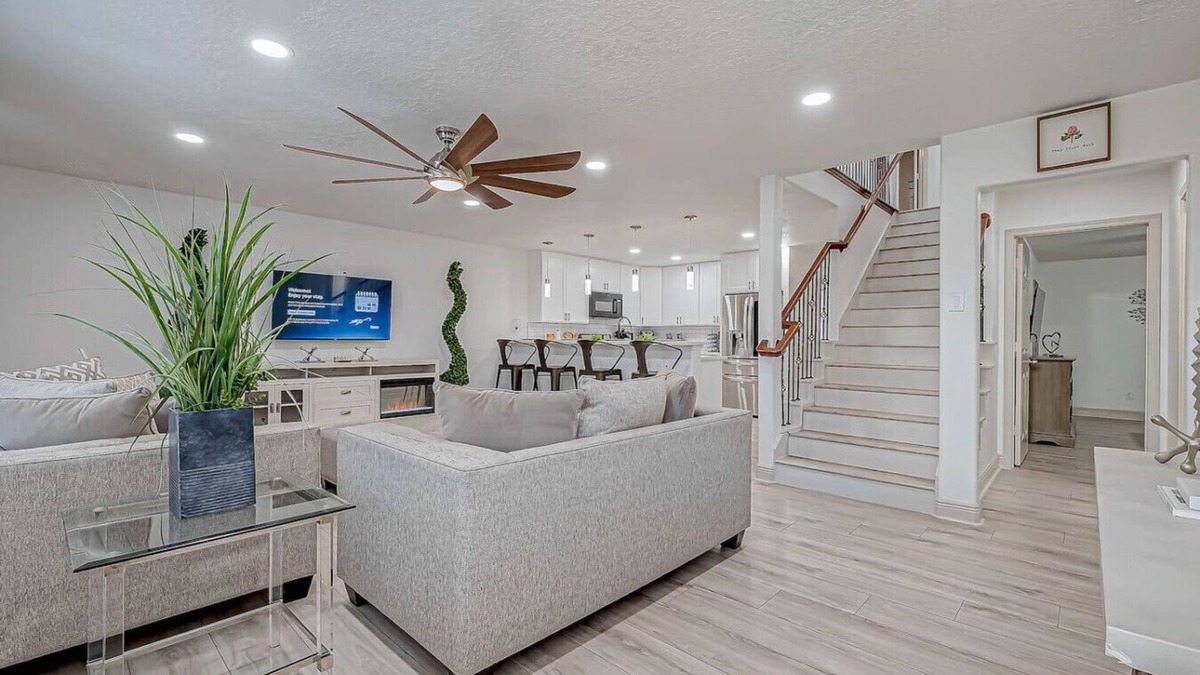 Humble House | Posh Houston/IAH Escape: Parking|7 Beds|Sleeps 14|