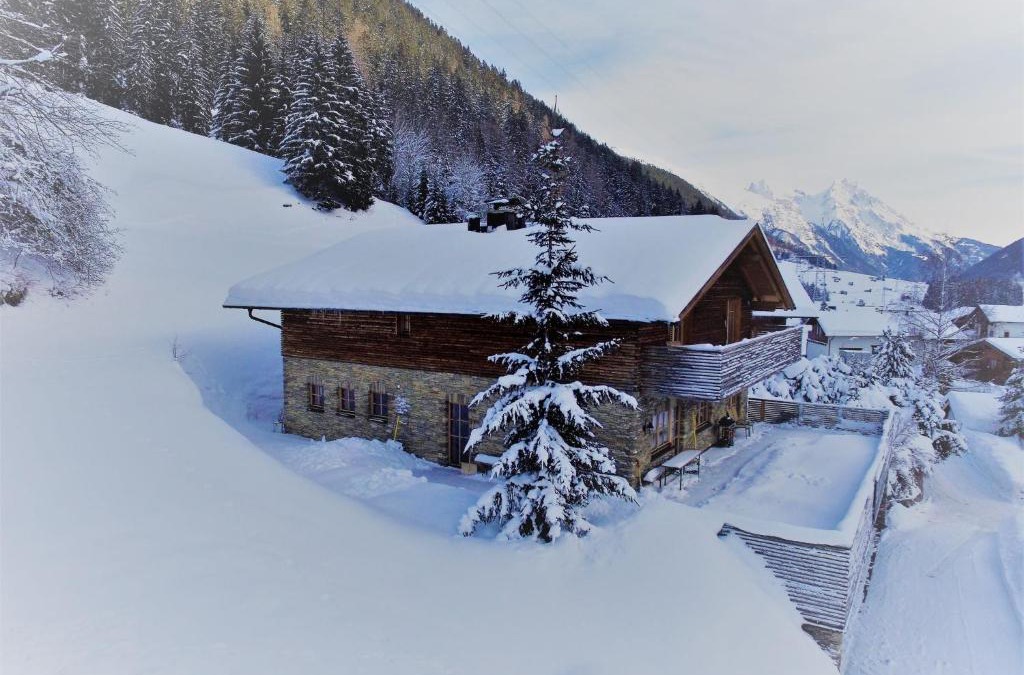 Sankt Anton am Arlberg House | Posh Mansion in Sankt with 2 Saunas Whirlpool Jacuzzi