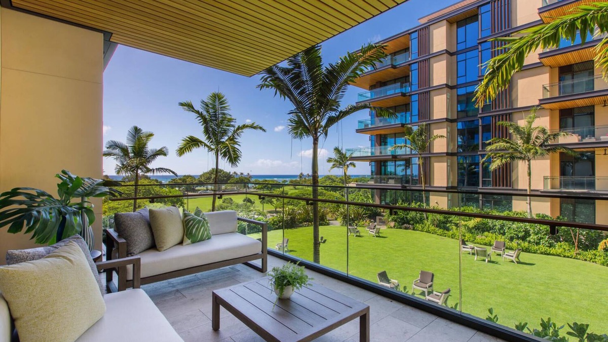 Ala Moana Condo | Posh Oceanview Condo w/Resort Pool & Spa, AC & Spacious Lanai - Park Lane Palm
