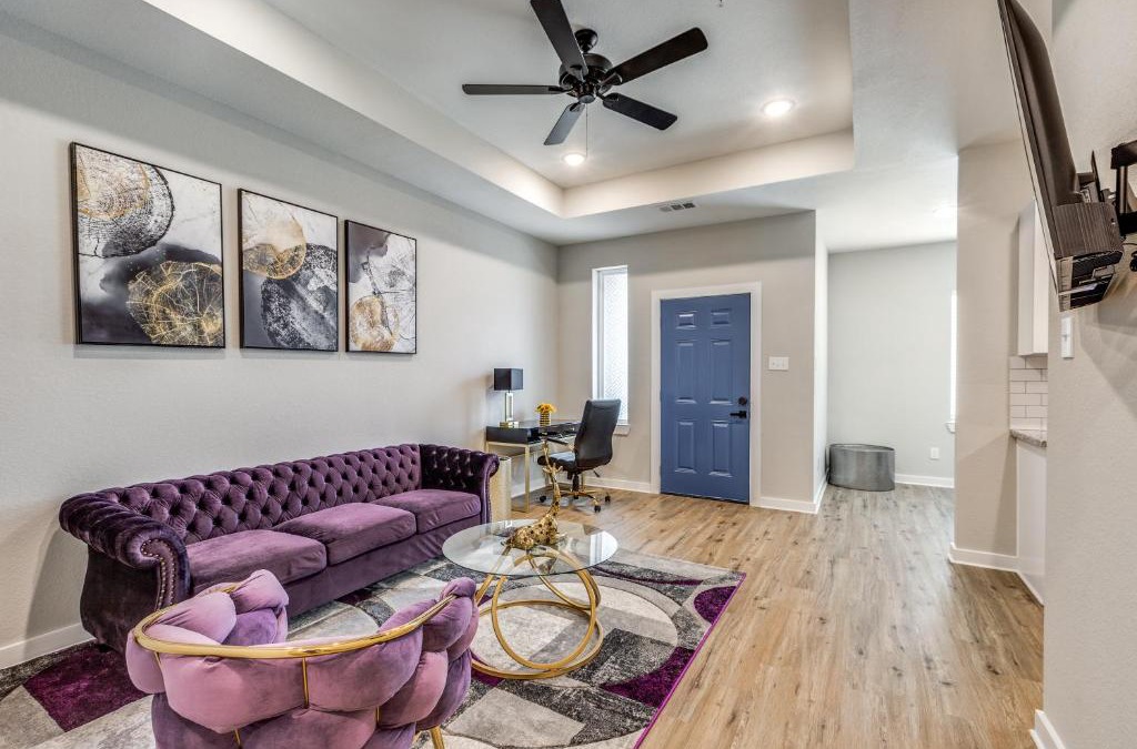 Barker House | Posh royalty living in a gated new neighborhood!